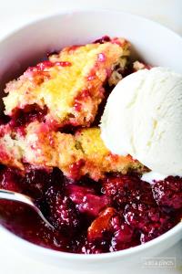 Easy Blackberry Cobbler