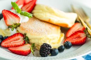 Fluffy Japanese Soufflé Pancakes